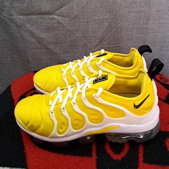 Size 8 Nike Air VaporMax Plus CU4907-700 Women Sneakers Yellow Running Shoes - Picture 1 of 14